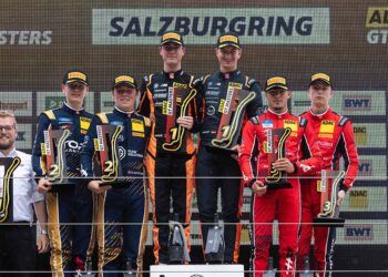 Das Podium am Salzburgring: Fabian Dybionka, Emil Gjerdrum, Leyton Fourie, Tim Zimmermann, Kiano Blum und Niklas Kalus (v.l.)