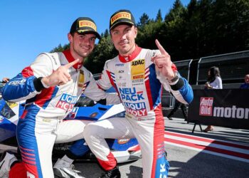 Vom letzten Startplatz nach ganz vorne: Finn Zulauf (links) und Felix Hirsiger (rechts) im zweiten Rennen des ADAC GT Masters