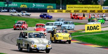 Im Rahmen der Red Bull Rennpappe ging es für 50 Trabanten auf den Sachsenring