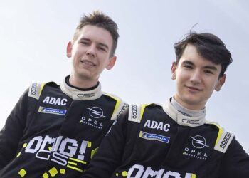 Tom Dufour (r.) und Alex Dubois: Nach drei zweiten Plätze in drei Saisonläufen liegen die Franzosen an der Tabellenspitze