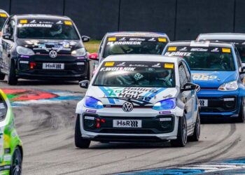 Nachwuchspiloten im ADAC Tourenwagen Junior Cup bleiben dem ADAC Racing Weekend 2027 erhalten (Foto: ADAC Tourenwagen Junior Cup)