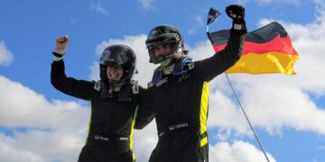 Würdiger Europameister: Timo Schulz und Copilotin Maresa Lade lassen sich im Ziel feiern